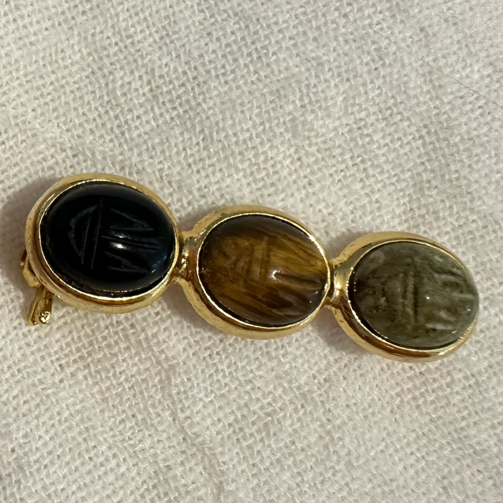 vintage scarab beetle brooch 3 carved semi-precious stones gold-toned metal EUC